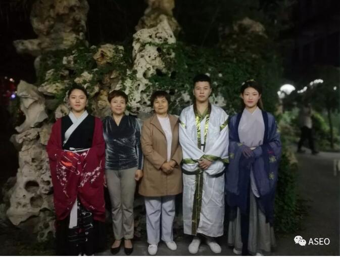 这个中秋，领创邀您一起来欣赏穿越时空的拜月大典，体验千年国学礼仪！