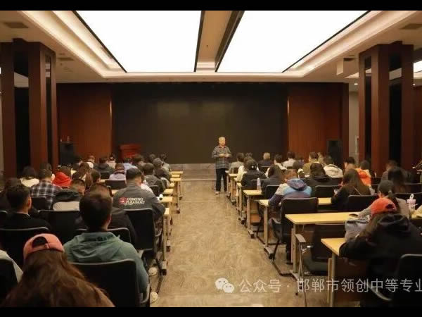 【领创头条】我校十一小长假开学工作会议圆满召开，全员育人再升级